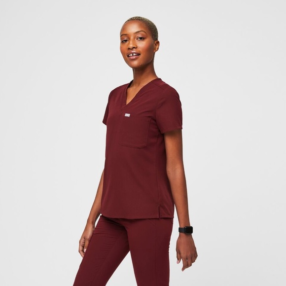 FIGS Catarina One-Pocket  Scrub Top Women’s Size XXS Burgundy‎ Red Short Sleeve - Picture 3 of 13